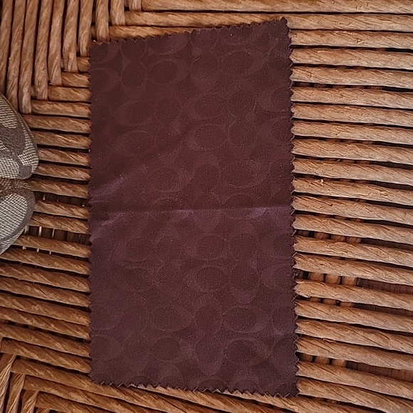 Coach logo clamshell eyeglass/sunglass hard case. - Picture 9 of 12